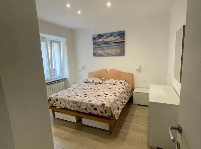 Casa A-mare Варацце